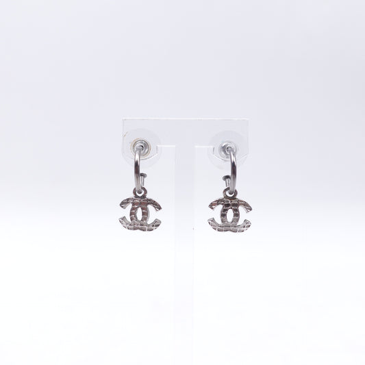 Pre-Owned Chanel Silver CC Drop Earrings