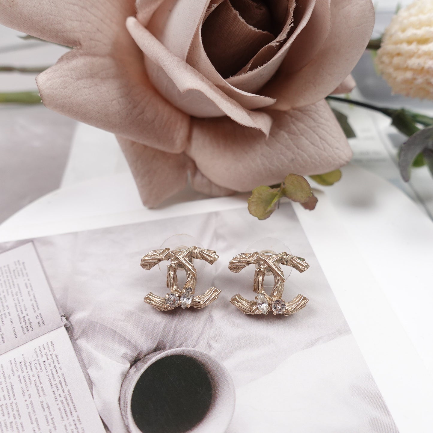 Pre-owned Chanel Champaign Gold Metal Earrings