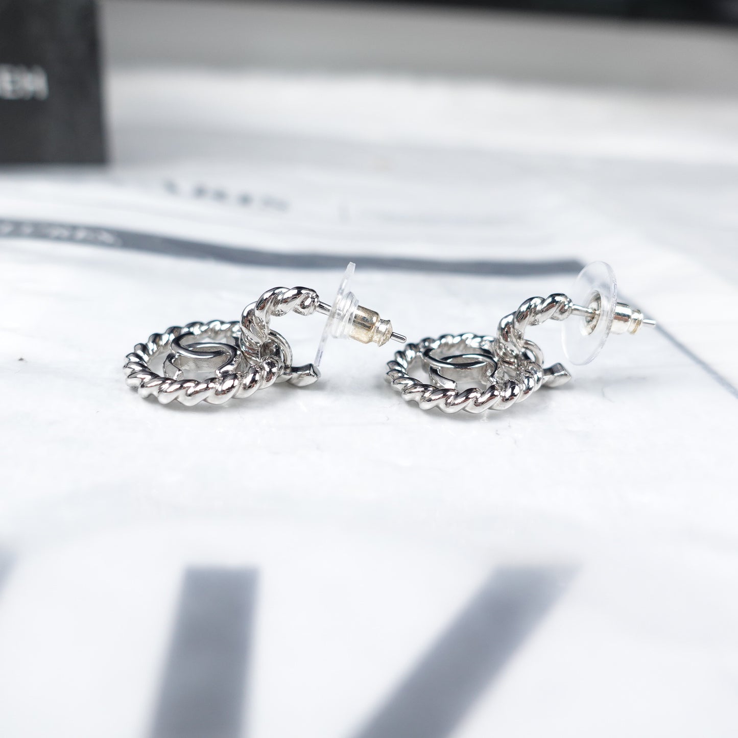 Pre-owned Chanel Silver Round Earrings