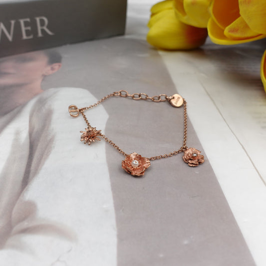 Pre-Owned Dior Gold Tone Flower Pearl Bracelet