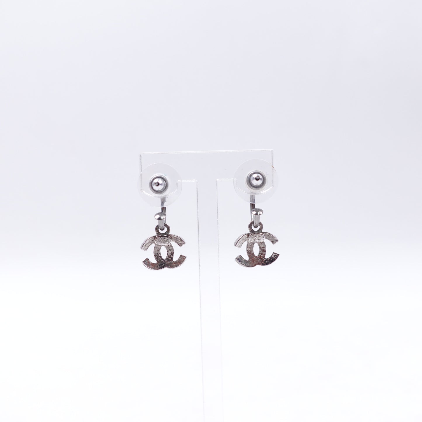 Pre-Owned Chanel Silver CC Drop Earrings
