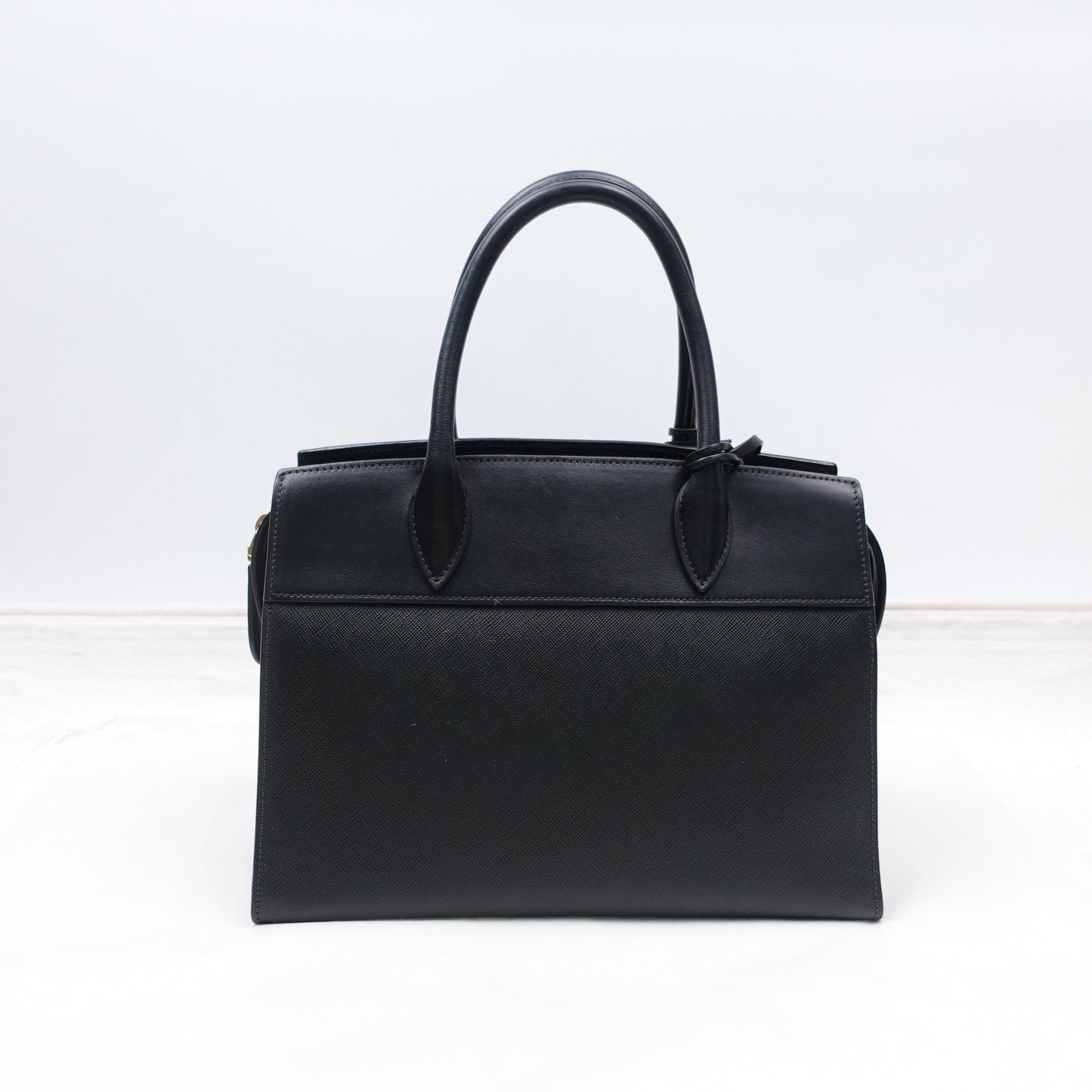 Pre-owned Prada Saffiano Black Calfskin Shoulder Bag