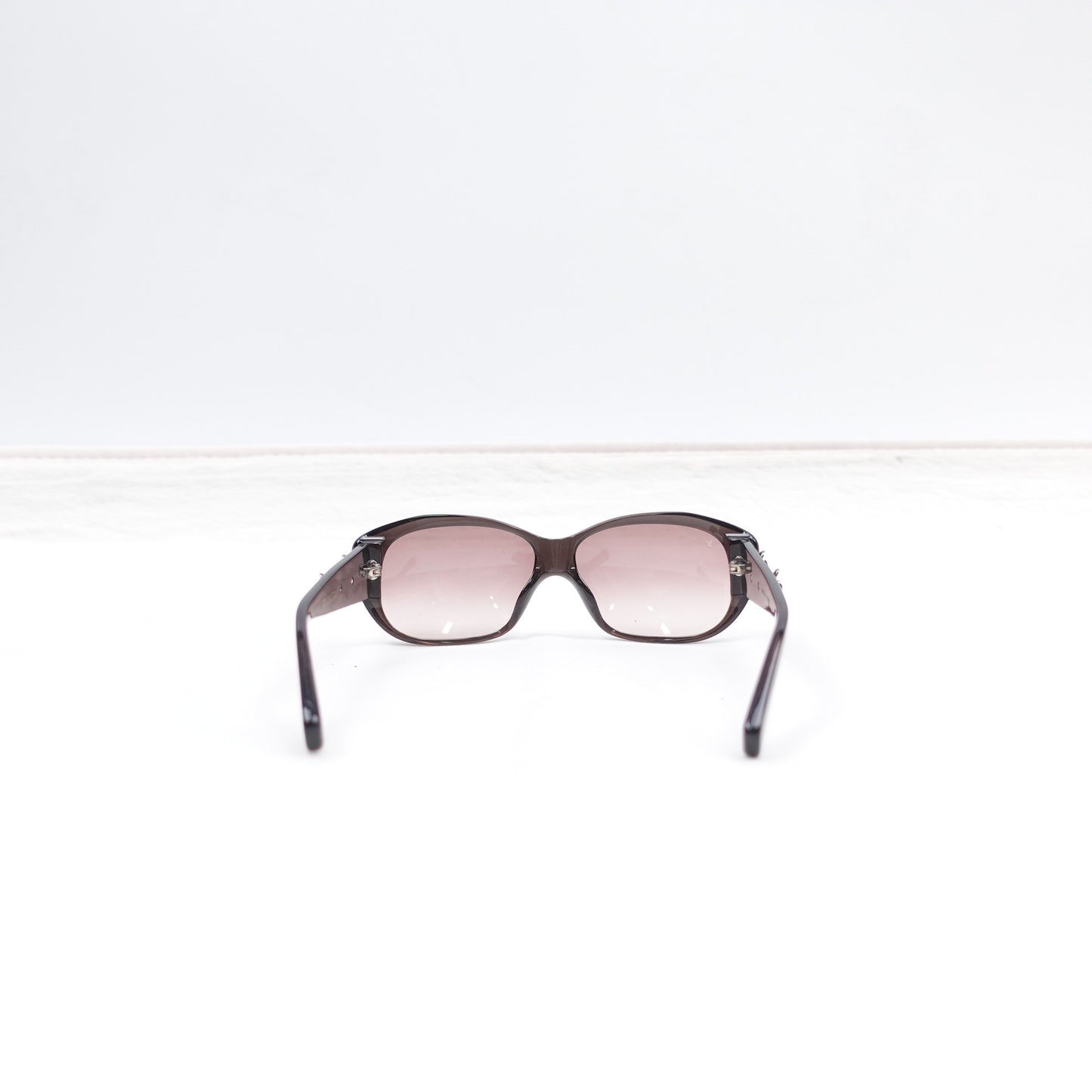 Pre-owned Louis Vuitton Black Resin Sunglasses T10235769