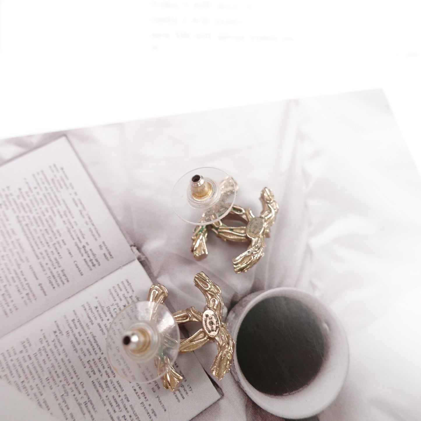 Pre-owned Chanel Champaign Gold Metal Earrings
