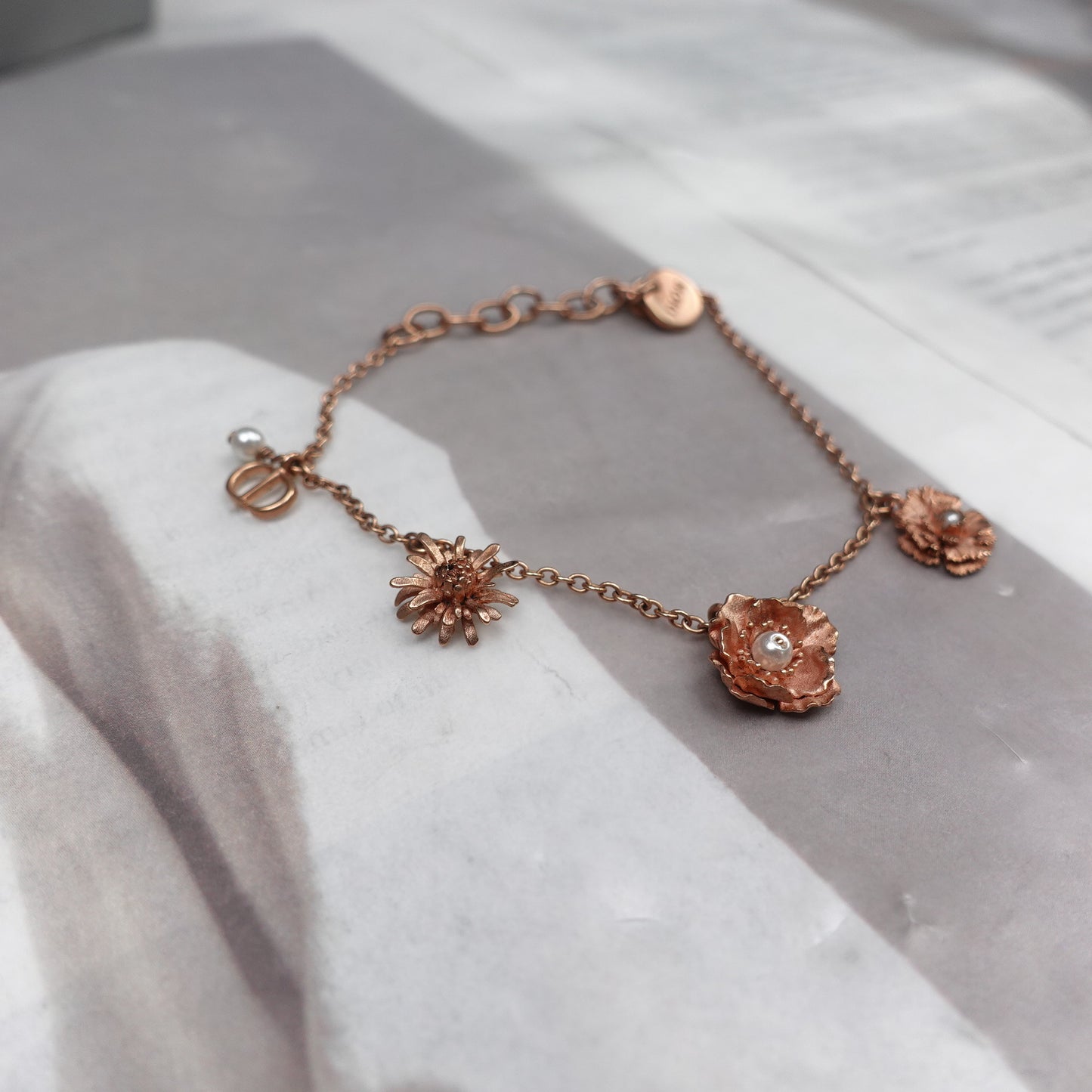 Pre-Owned Dior Gold Tone Flower Pearl Bracelet