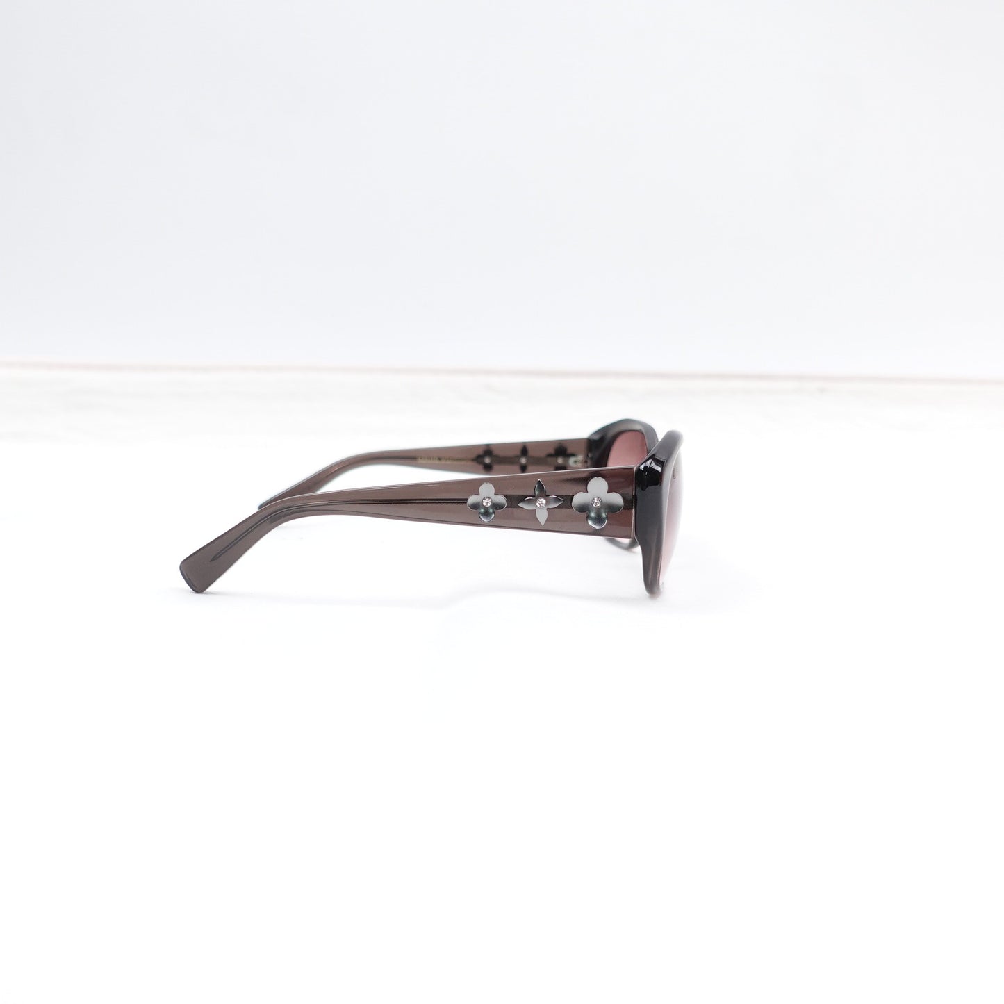 Pre-owned Louis Vuitton Black Resin Sunglasses T10235769
