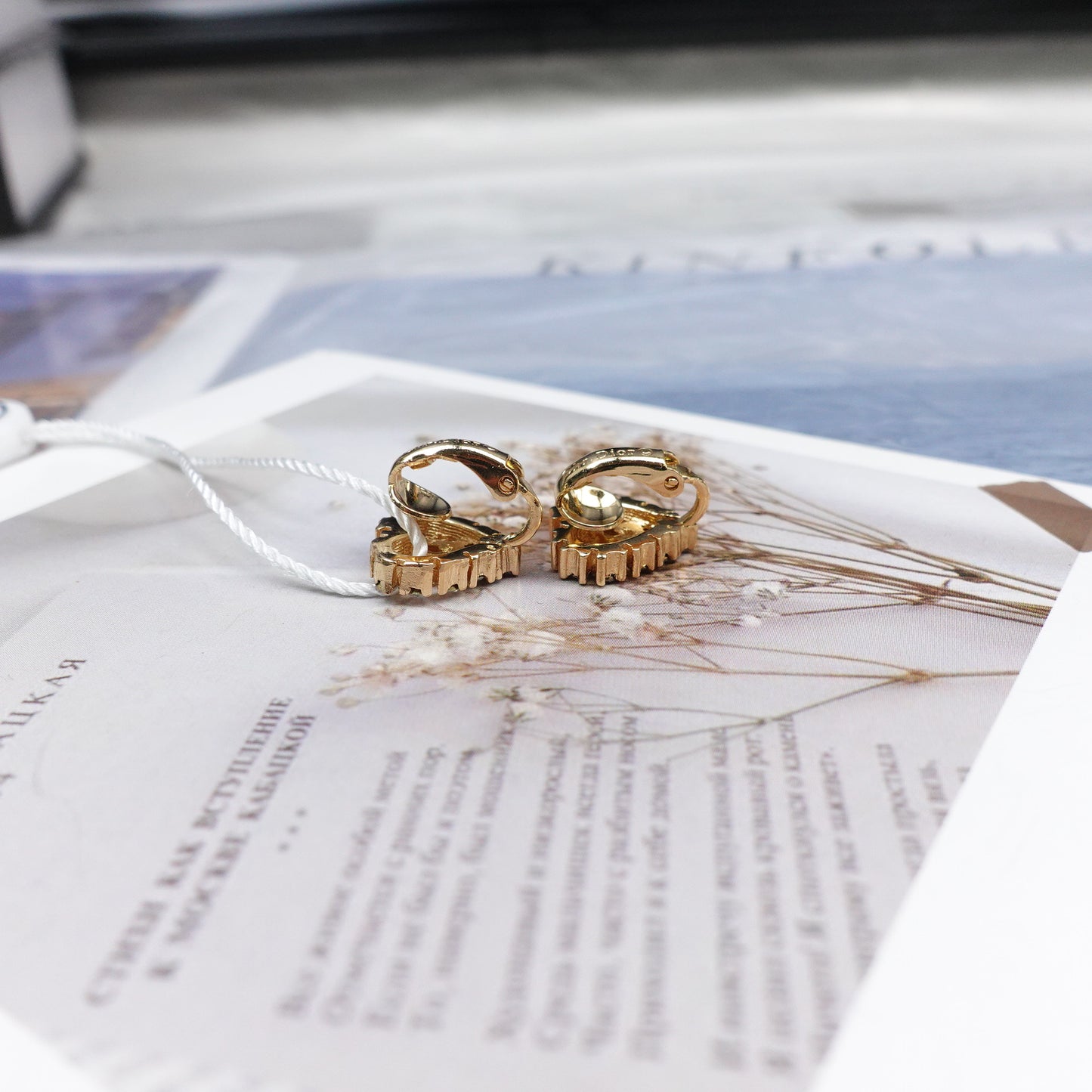 Pre-Owned Dior Gold-tone Metal Earring