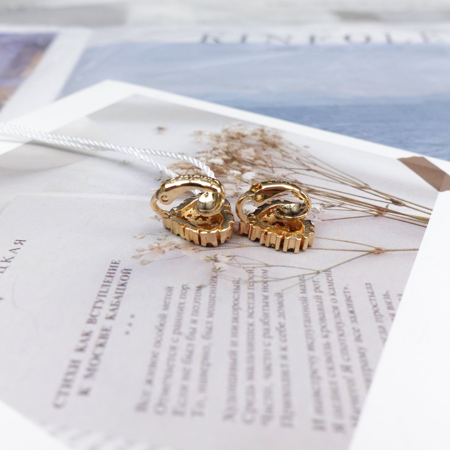 Pre-Owned Dior Gold-tone Metal Earring