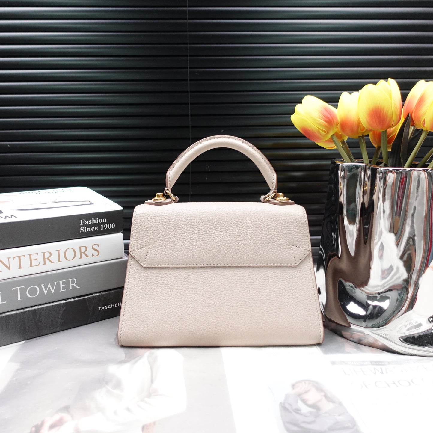 Pre-Owned Louis Vuitton Twist Nude Pink Calfskin Shoulder Bag