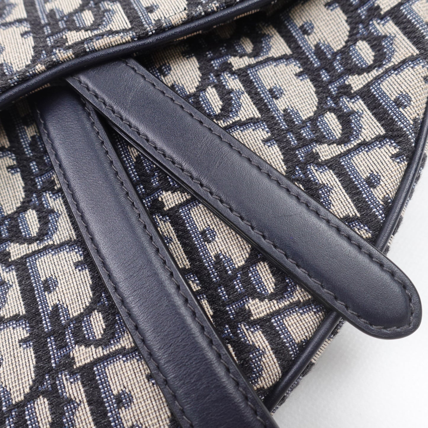 Pre-Owned Christian Dior Saddle Medium Oblique Canvas Shoulder Bag