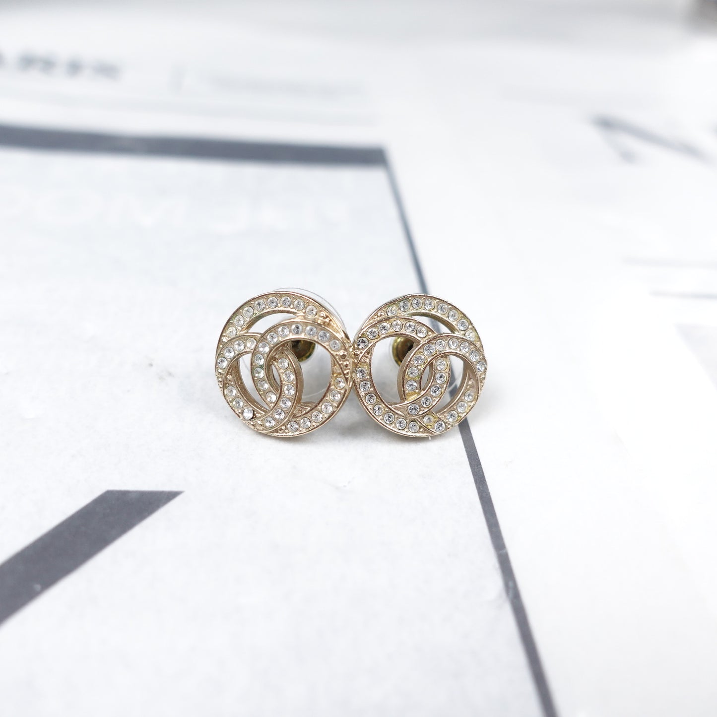 Pre- Owned Chanel Round CC Crystal Earrings