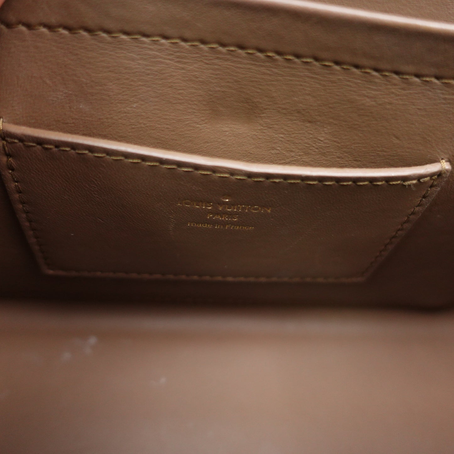 Pre-Owned Louis Vuitton Twist Nude Pink Calfskin Shoulder Bag