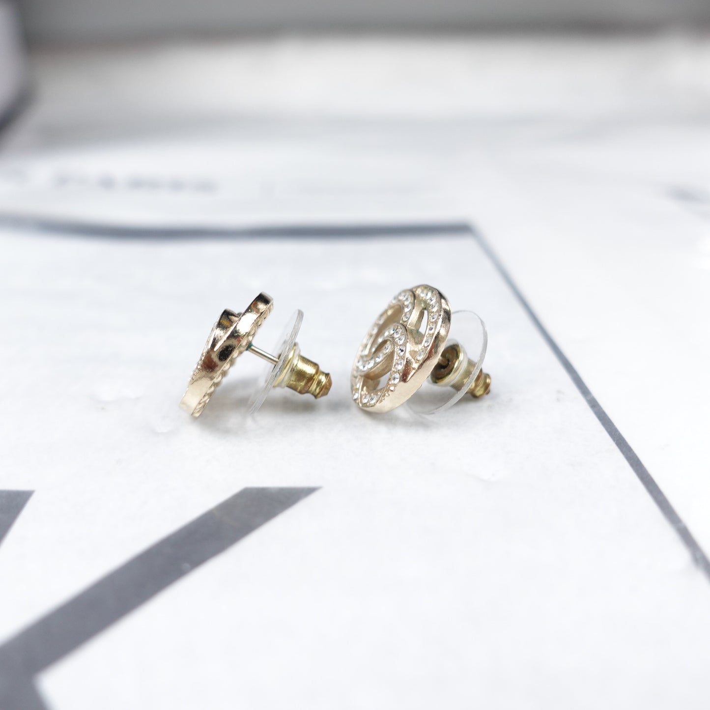 Pre- Owned Chanel Round CC Crystal Earrings