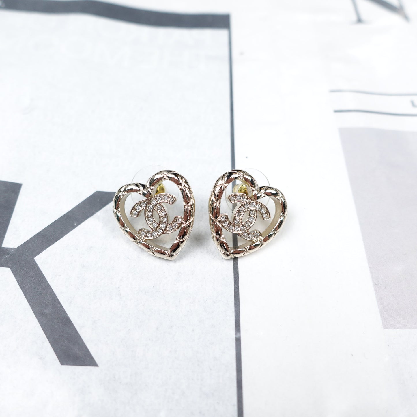 Pre-Owned Chanel Crystal CC Logo Heart Earrings