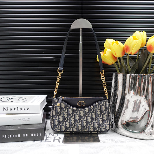 Pre-Owned Dior 30 Montaigne Hobo Oblique Canvas Shoulder Bag