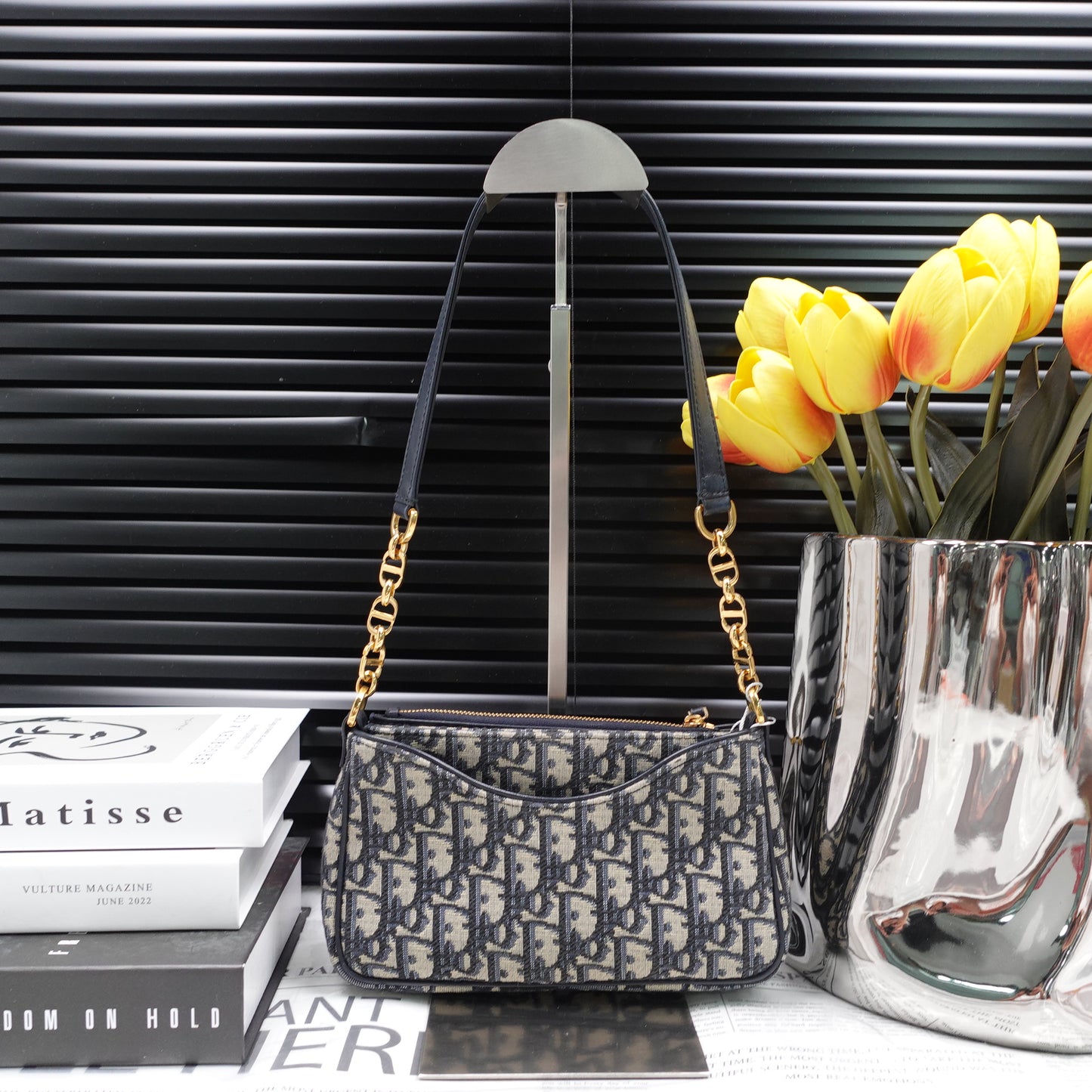 Pre-Owned Dior 30 Montaigne Hobo Oblique Canvas Shoulder Bag