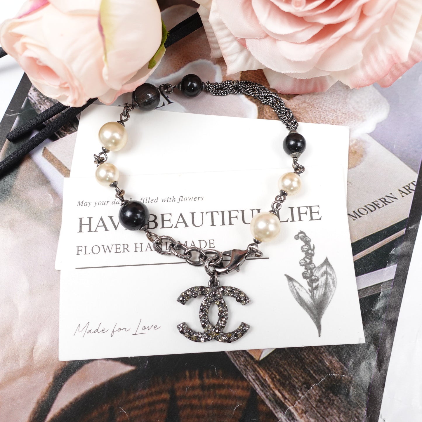 Pre-Owned Chanel Gold Tone CC Pearl&Diamond Black&White Bracelet