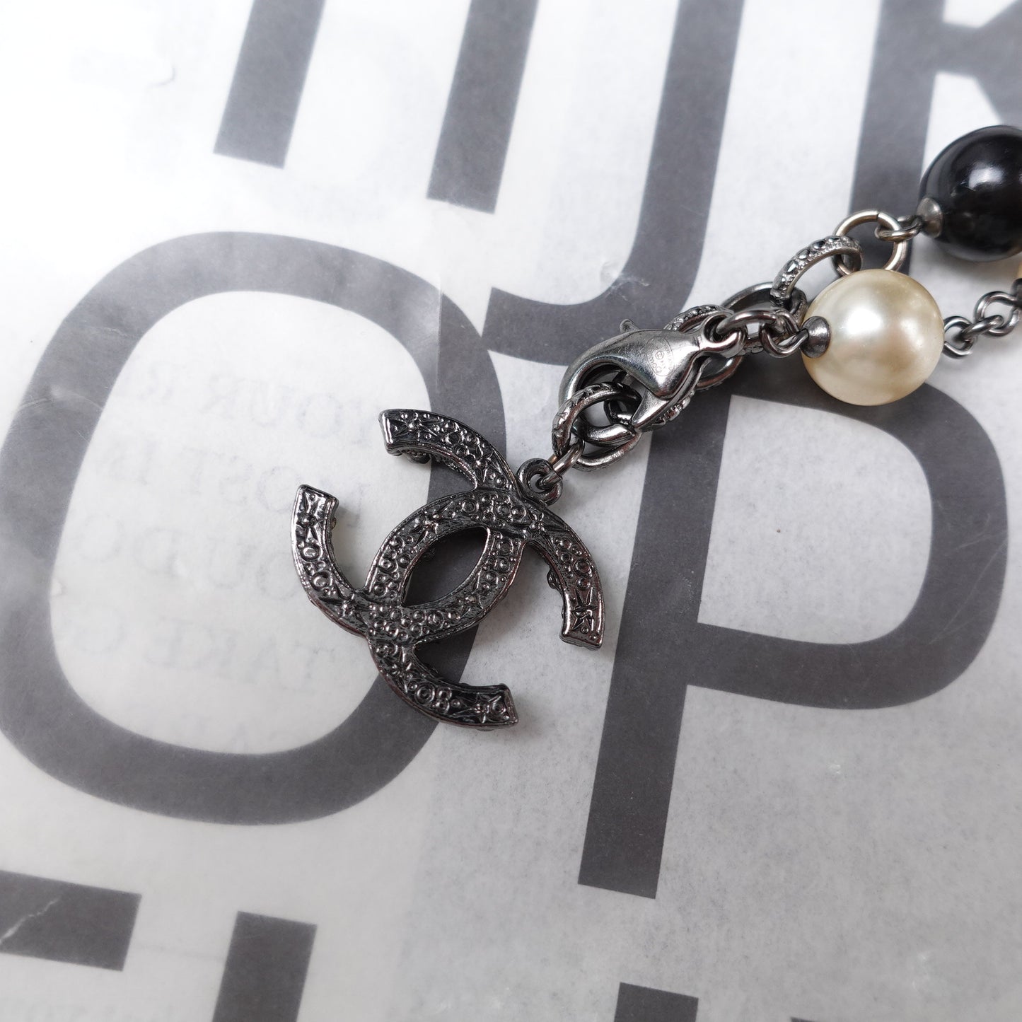 Pre-Owned Chanel Gold Tone CC Pearl&Diamond Black&White Bracelet