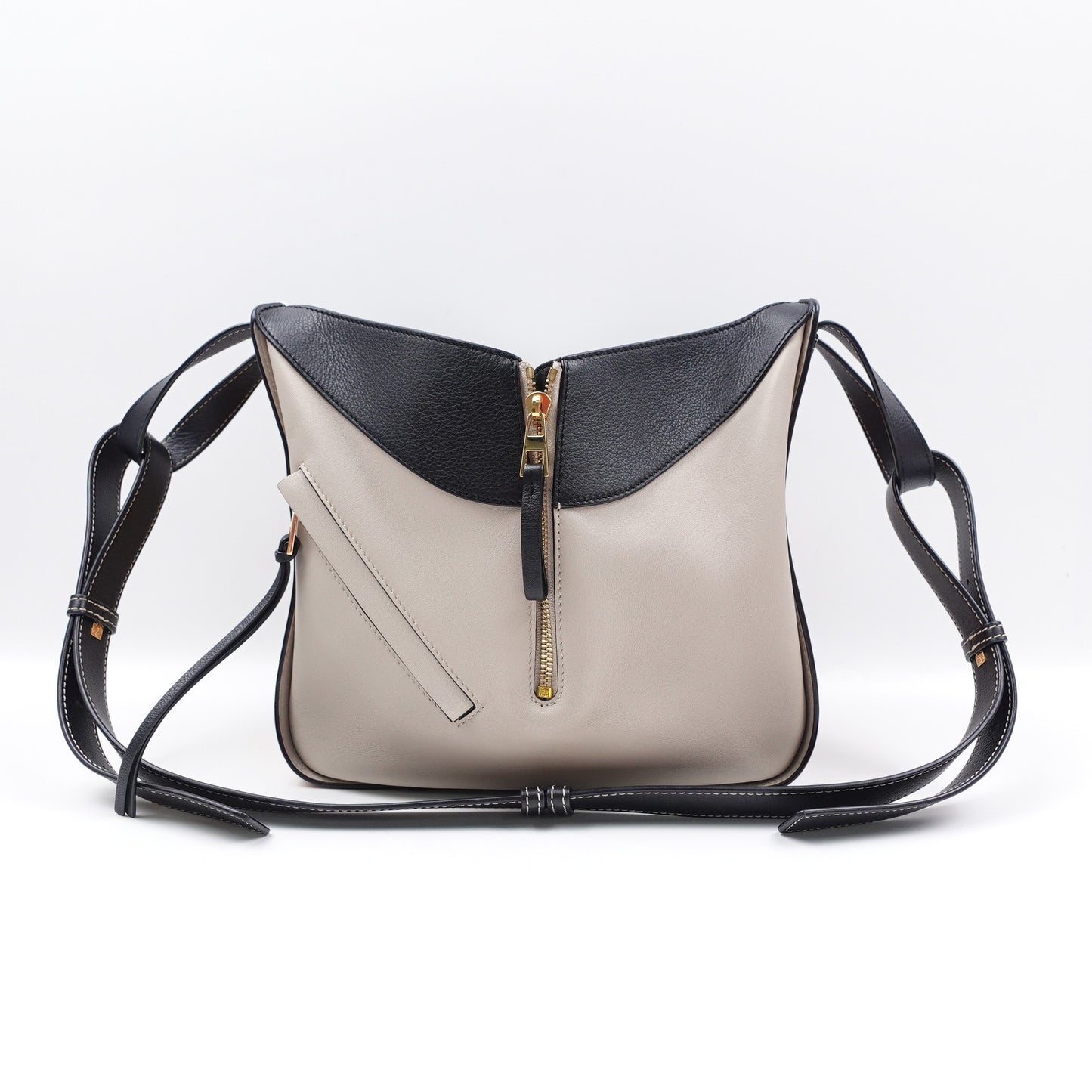 Pre-owned Loewe Hammock White Calfskin Shoulder Bag