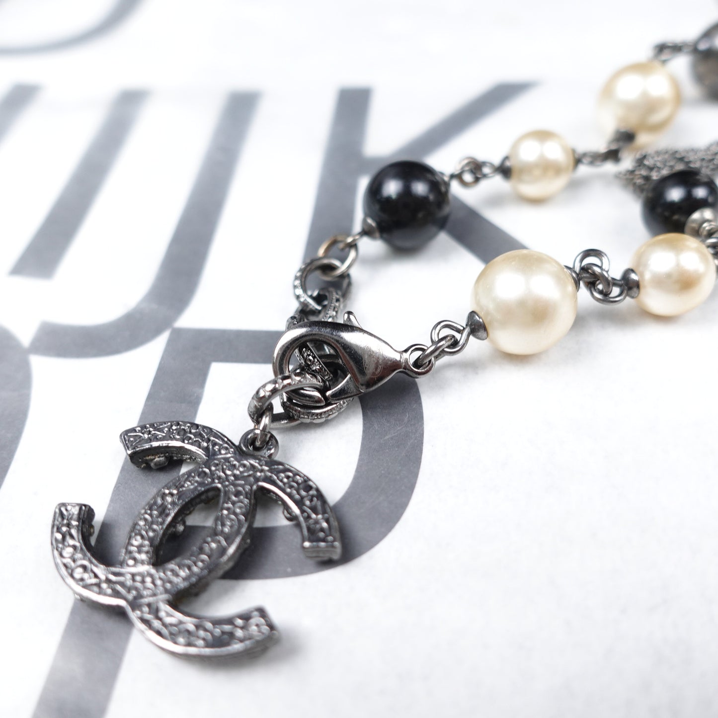 Pre-Owned Chanel Gold Tone CC Pearl&Diamond Black&White Bracelet