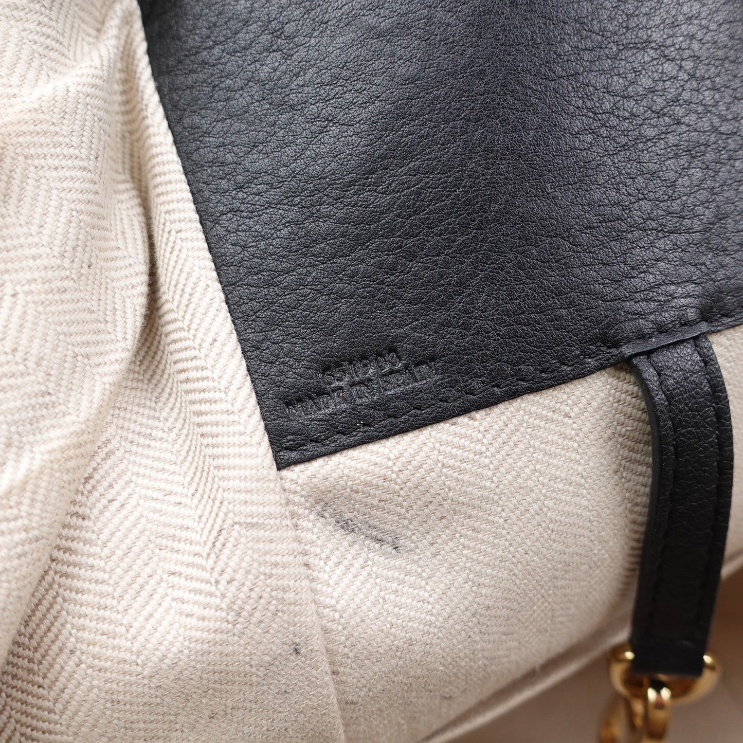 Pre-owned Loewe Hammock White Calfskin Shoulder Bag