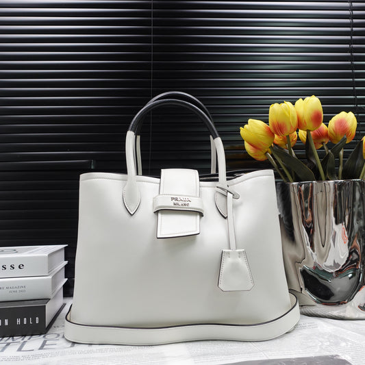 Pre-Owned Prada White Calfskin Shoulder Bag