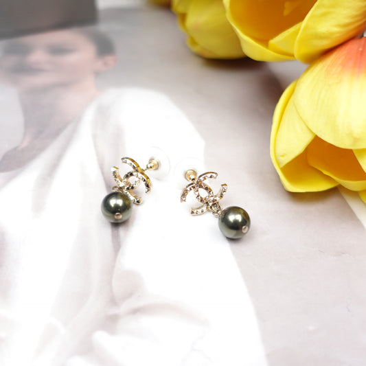 Pre-owned Chanel Green Pearl Earrings