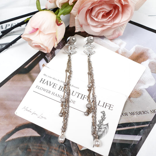 Pre Owned Chanel Long Earring T10305686