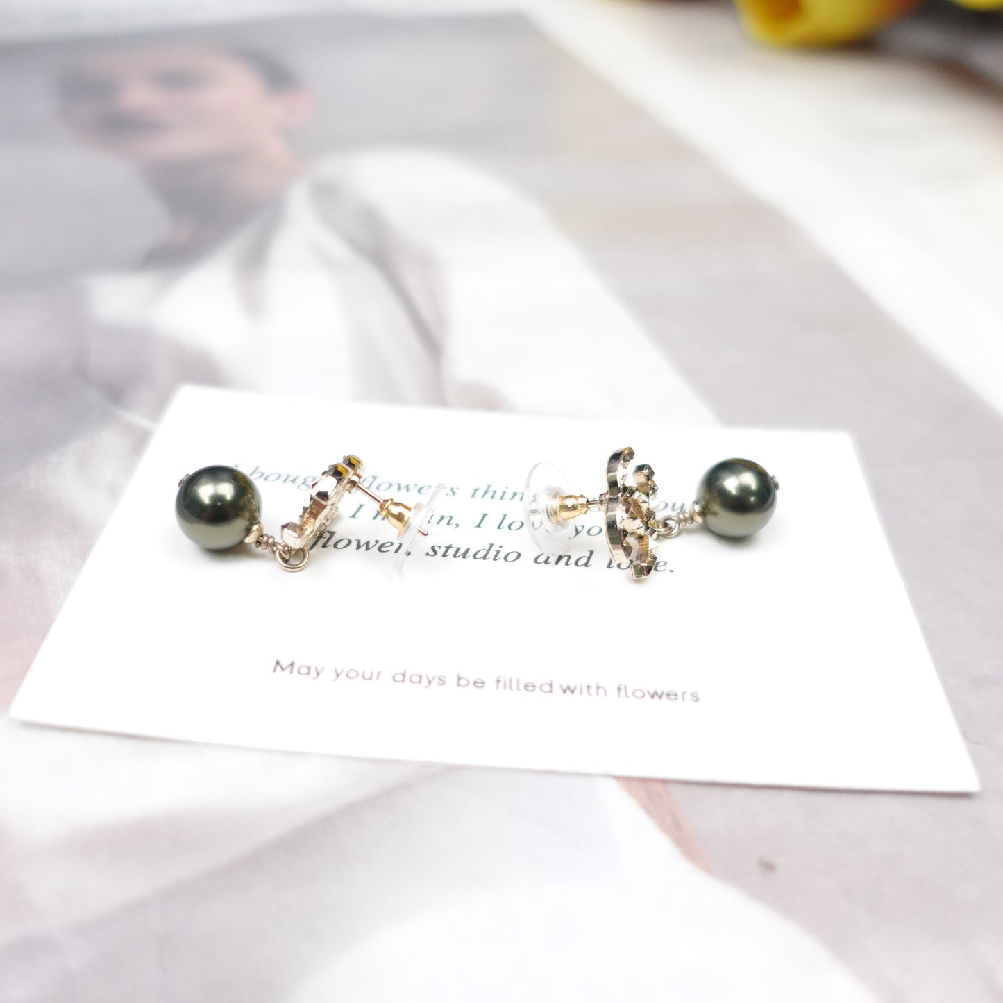 Pre-owned Chanel Green Pearl Earrings