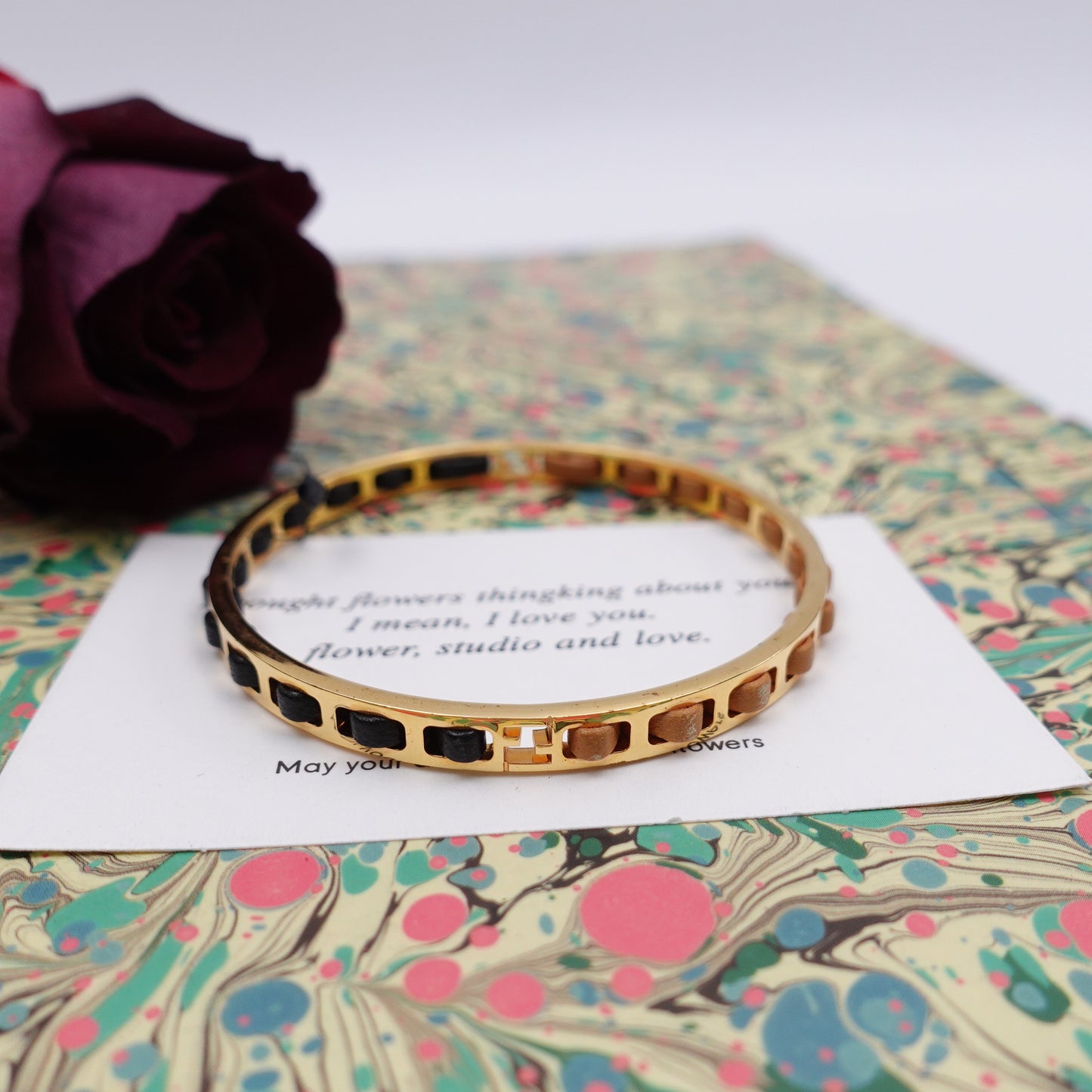 Pre-Owned Fendi Gold Tone&Calfskin Round Bracelet