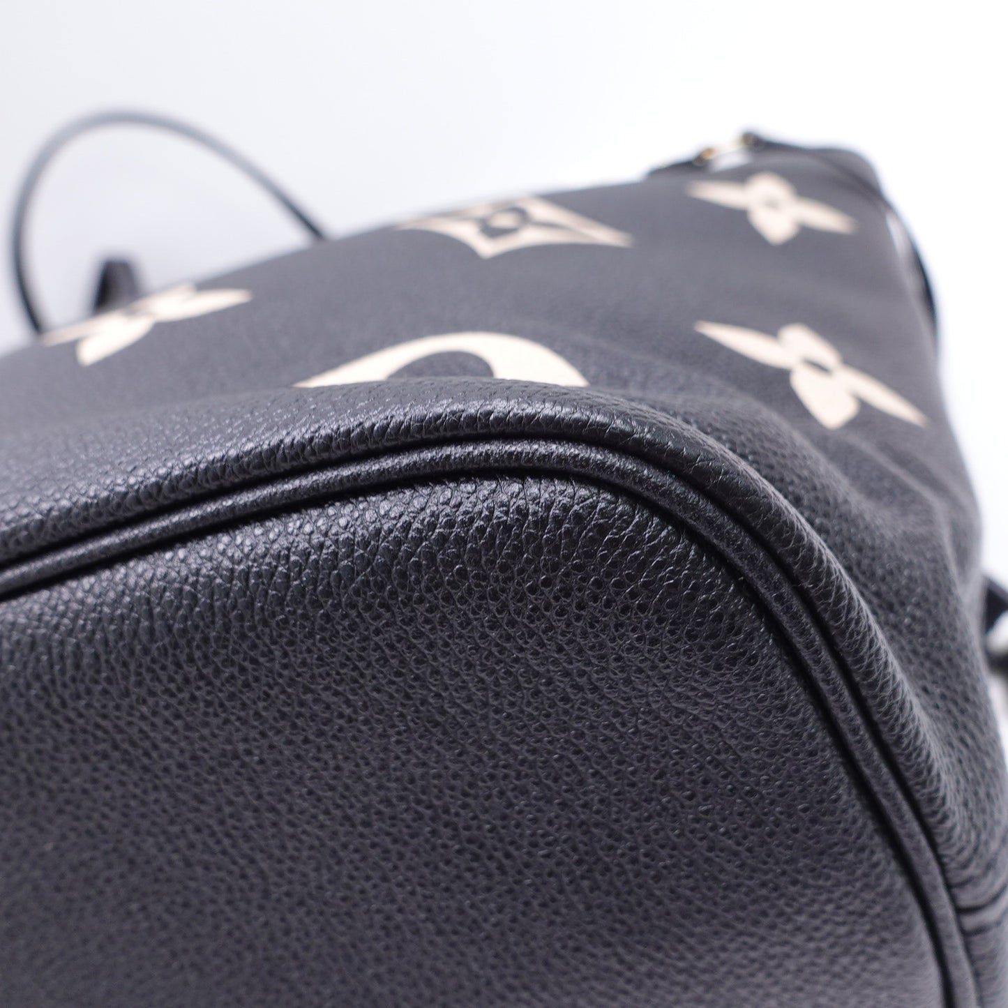 Pre-owned Louis Vuitton Neverfull MM Black Calfskin Tote Bag