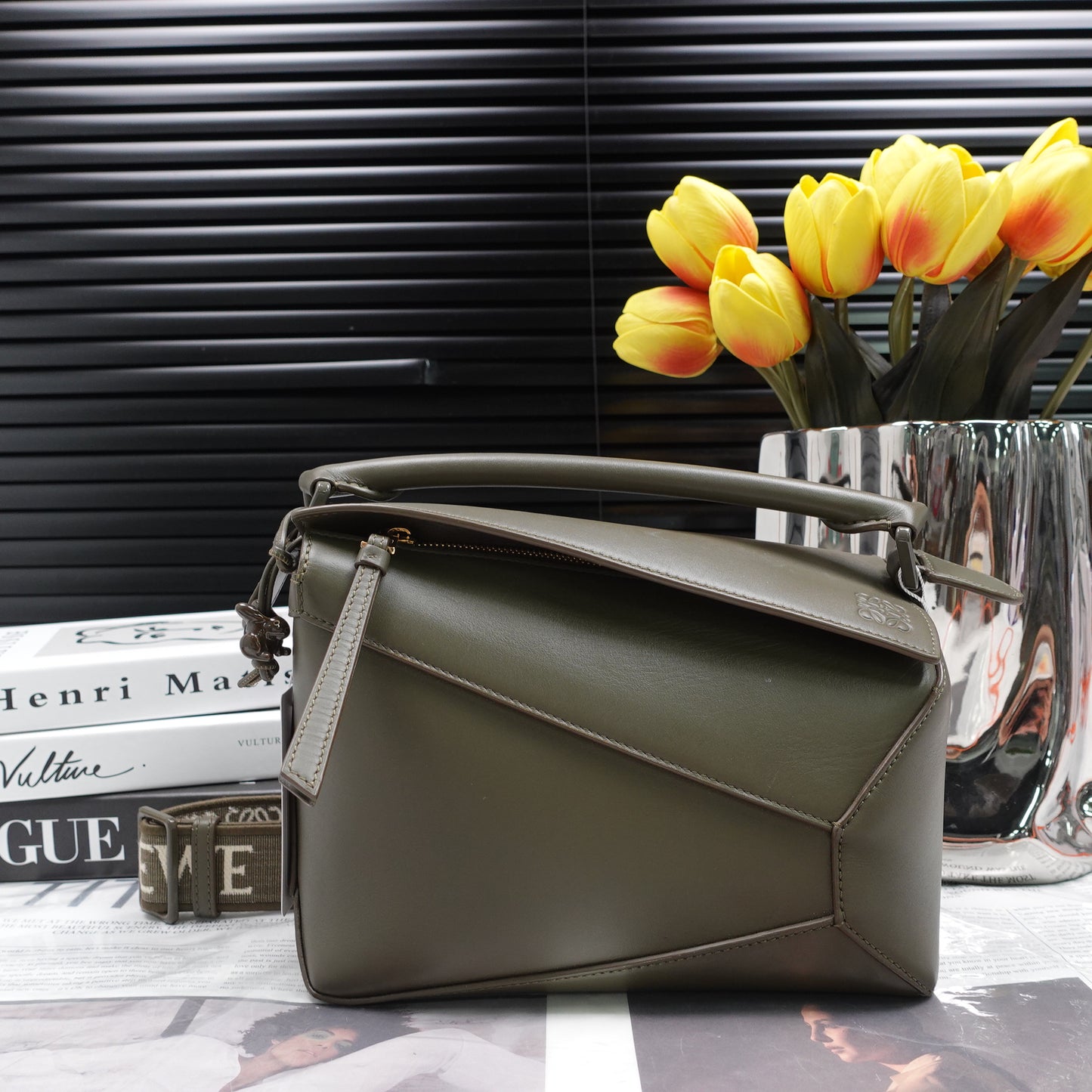 Pre-Owned Loewe Puzzle Small Edge Pearl Grey Leather Shoulder Bag