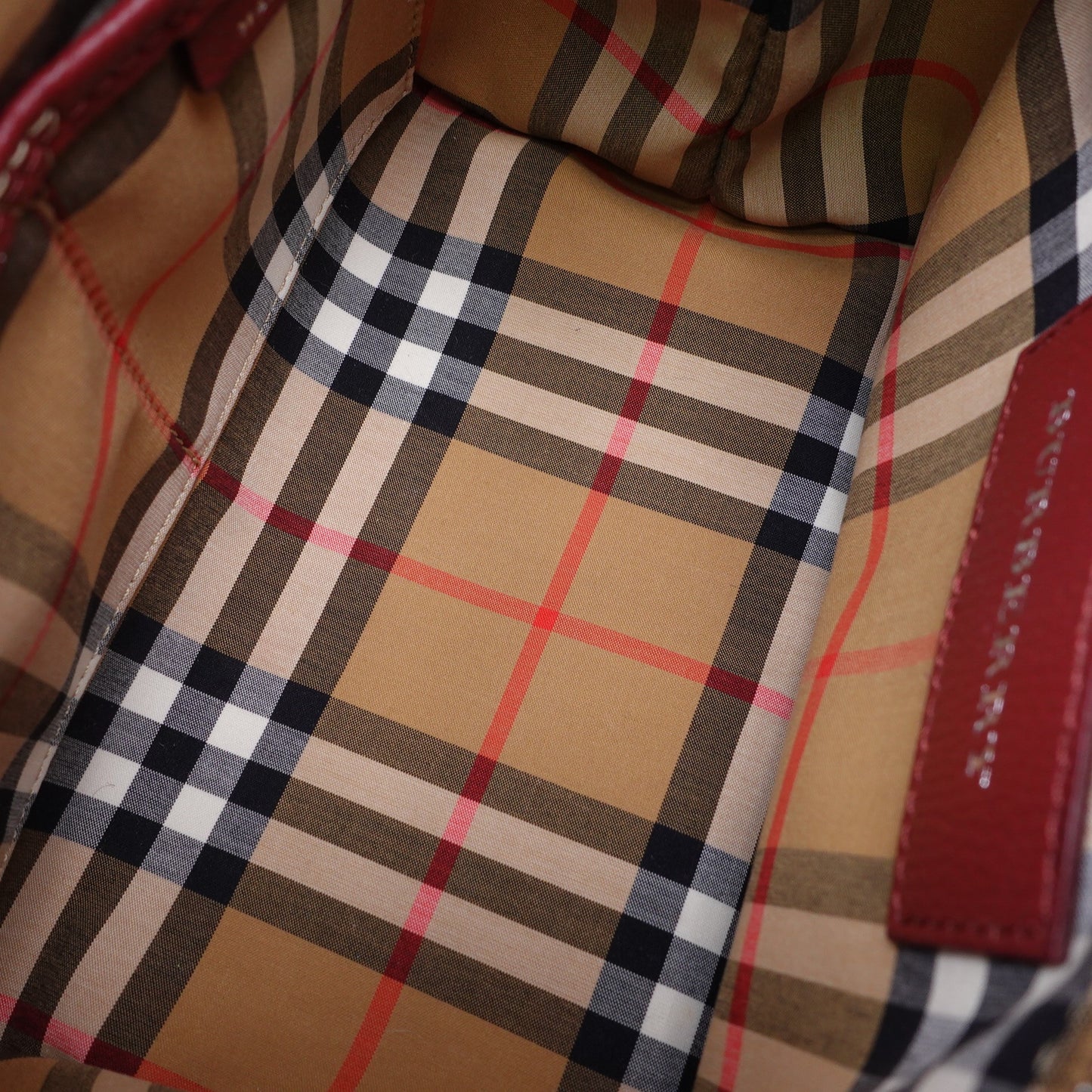 Pre-owned Burberry Banner Baby Red Calfskin Shoulder Bag
