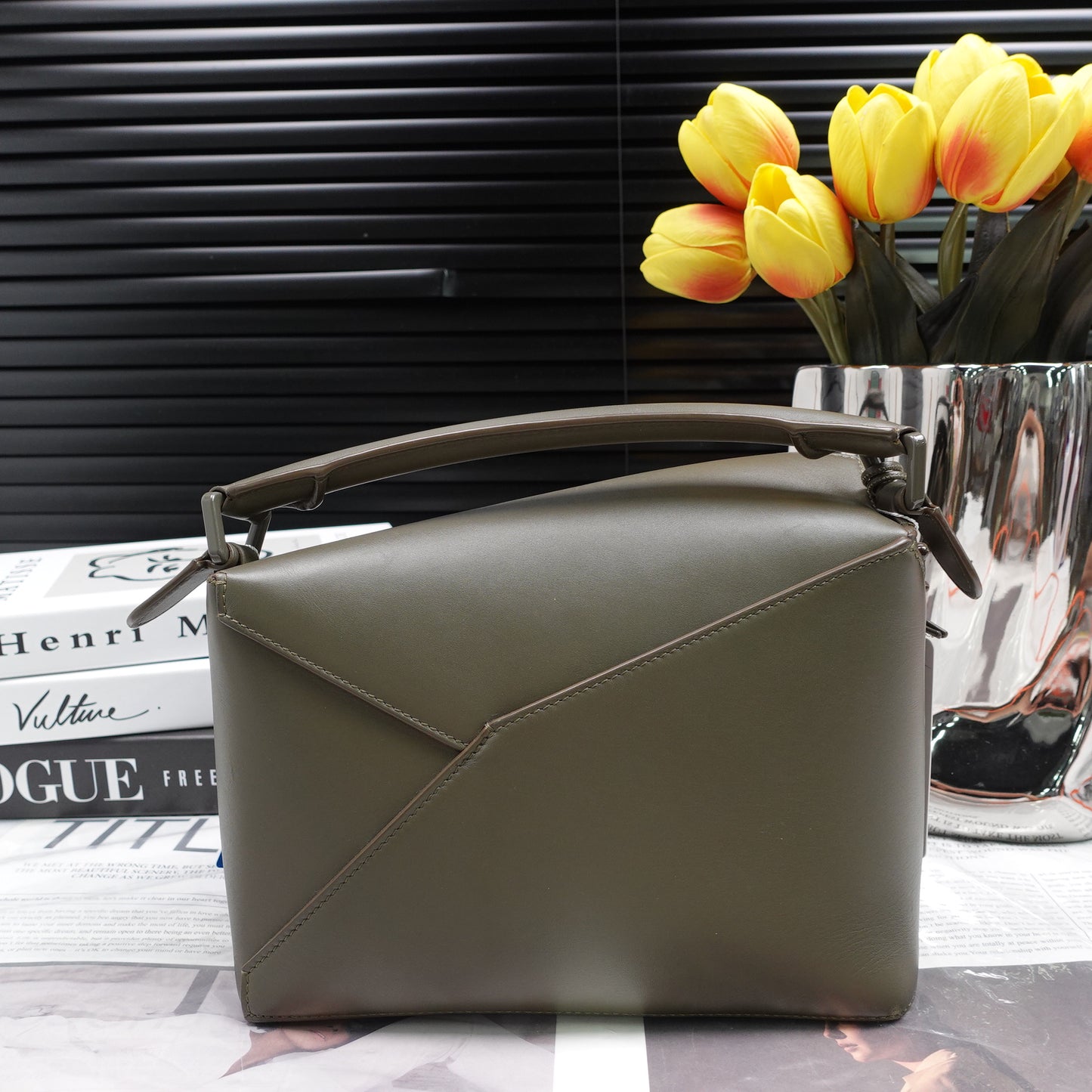 Pre-Owned Loewe Puzzle Small Edge Pearl Grey Leather Shoulder Bag