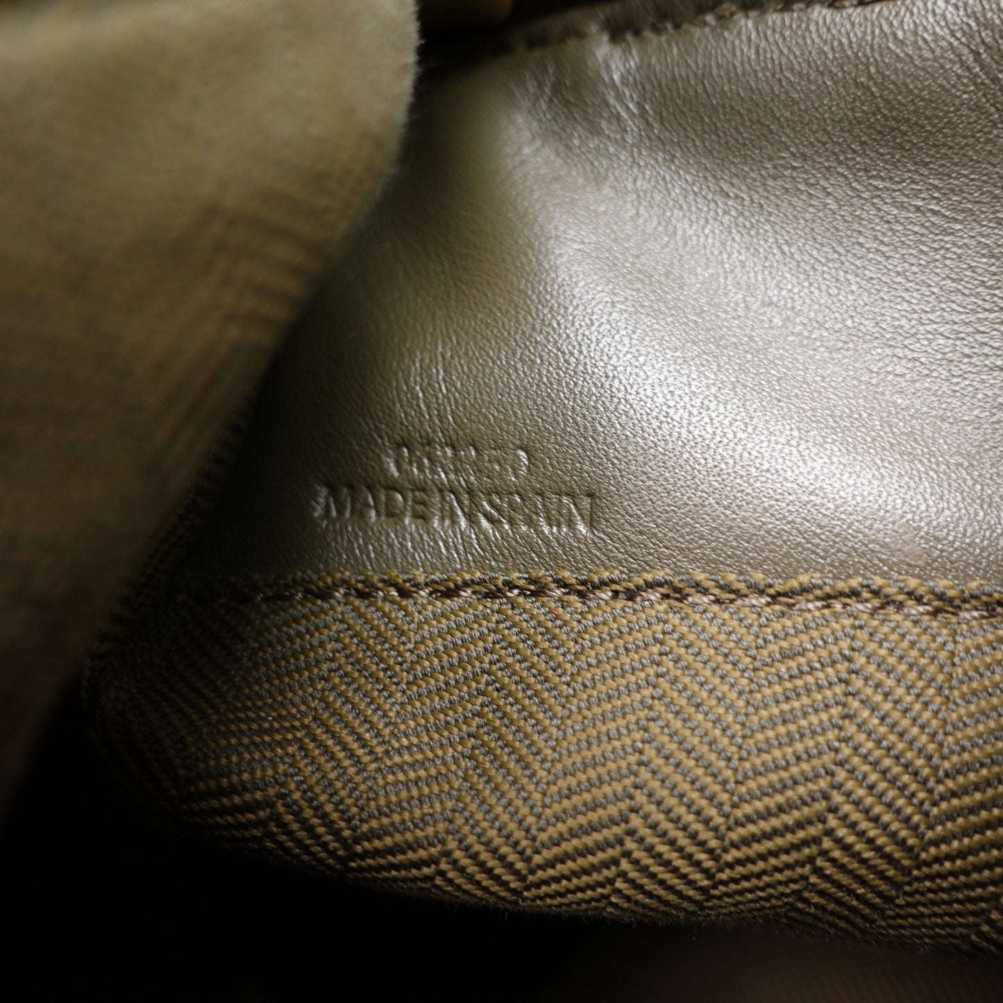 Pre-Owned Loewe Puzzle Small Edge Pearl Grey Leather Shoulder Bag