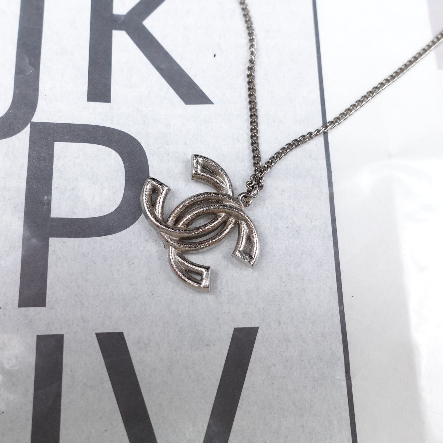 Pre-Owned Chanel Gold Tone Diamond CC Silver Necklace