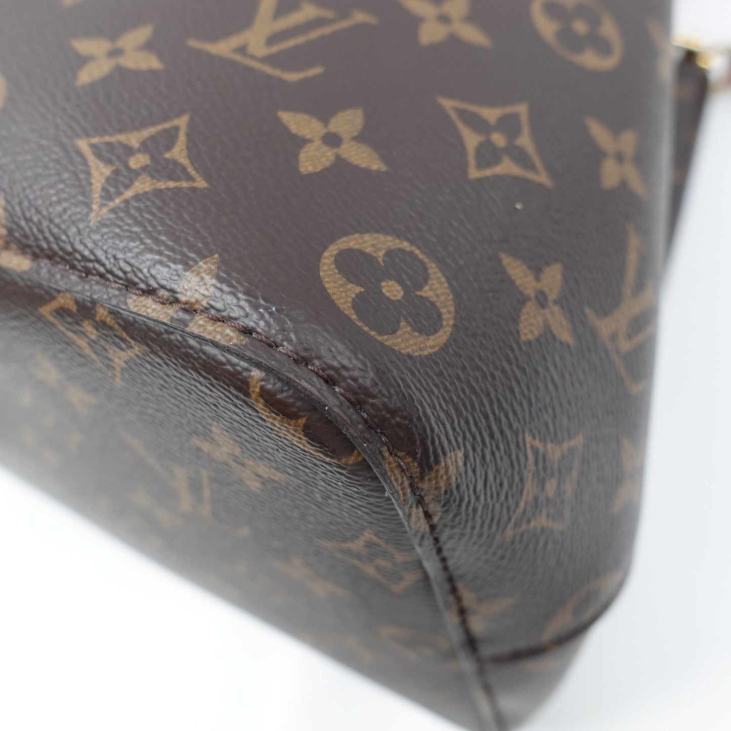 Pre-owned LOUIS VUITTON NeoNoe MM Monogram Coated Canvas Shoulder Bags