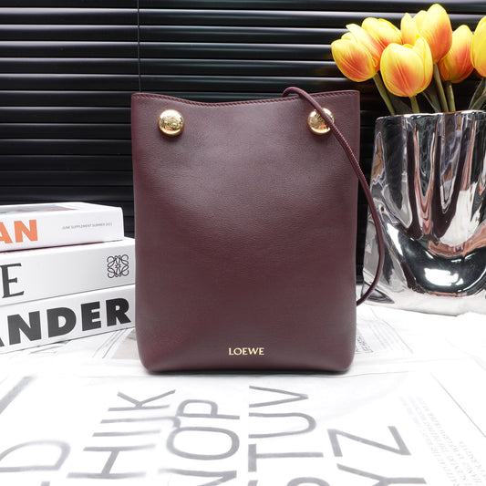 Pre-Owned Loewe Pebble Burgundy Leather Shoulder Bag