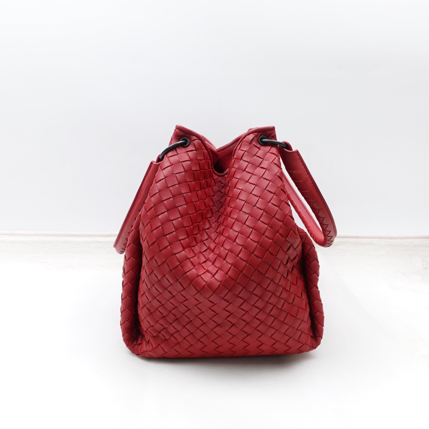 Pre-owned Bottega Veneta Parachute Red Calfskin Shoulder Bag