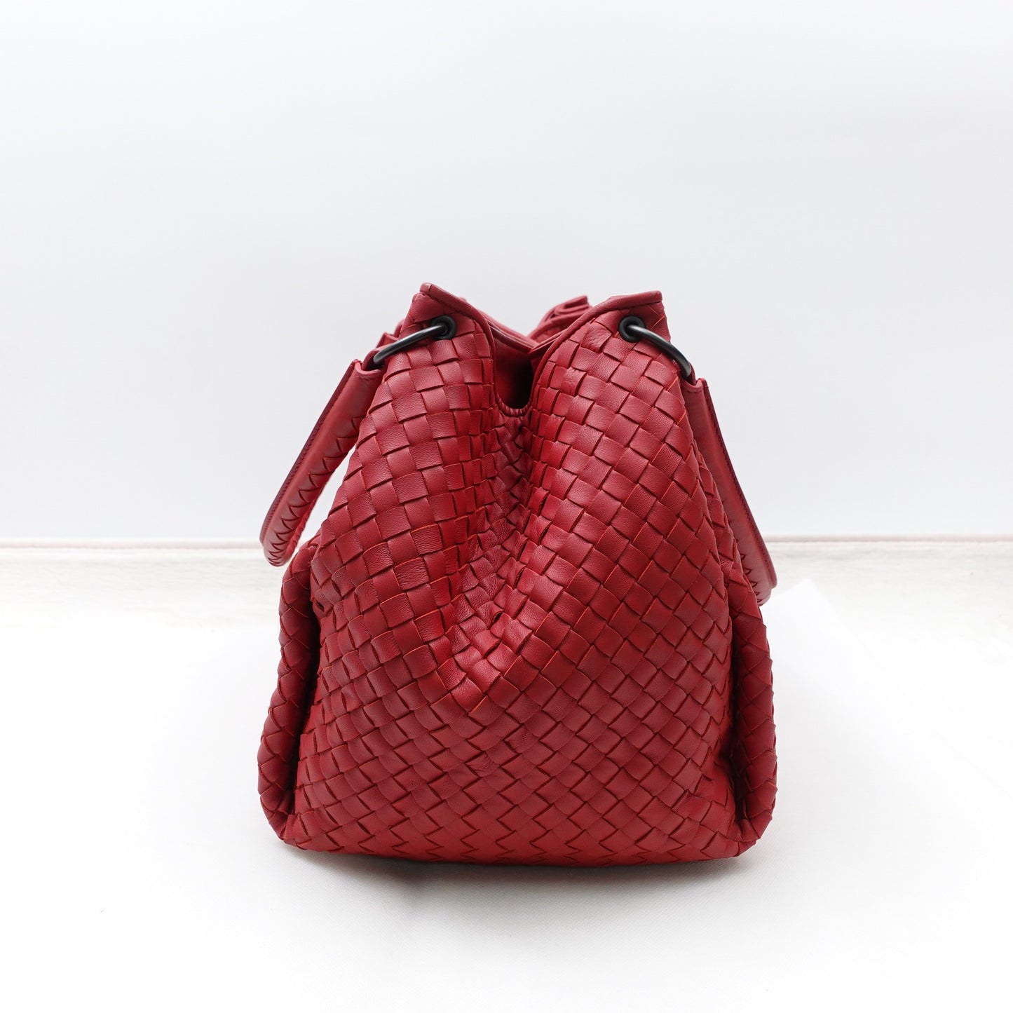 Pre-owned Bottega Veneta Parachute Red Calfskin Shoulder Bag