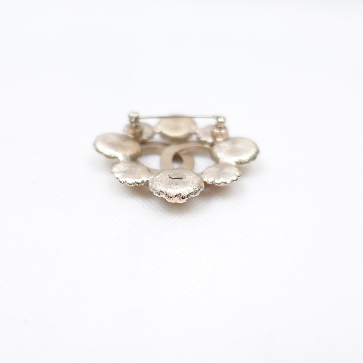 Pre-owned Chanel Gold Pearl&Metal Brooch