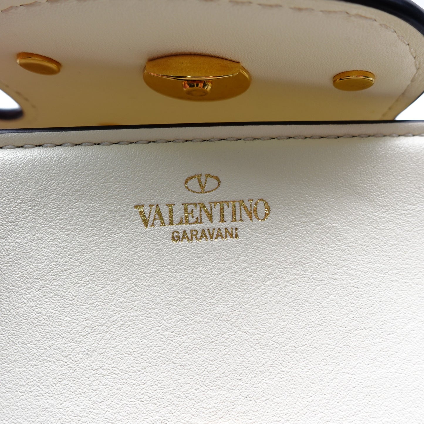 Pre-owned Valentino Loco White Calfskin Shoulder Bag