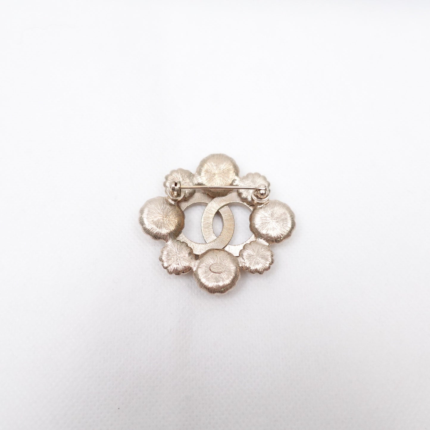 Pre-owned Chanel Gold Pearl&Metal Brooch