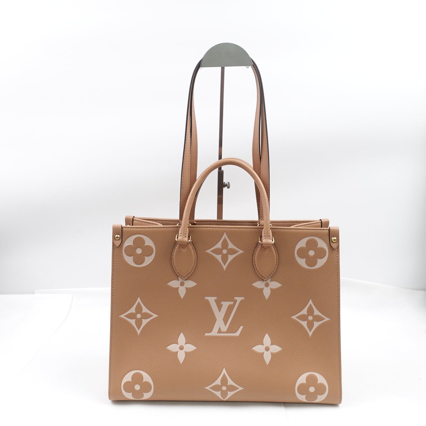 Pre-Owned Louis Vuitton On The Go MM Milktea Calfskin Shoulder Bag