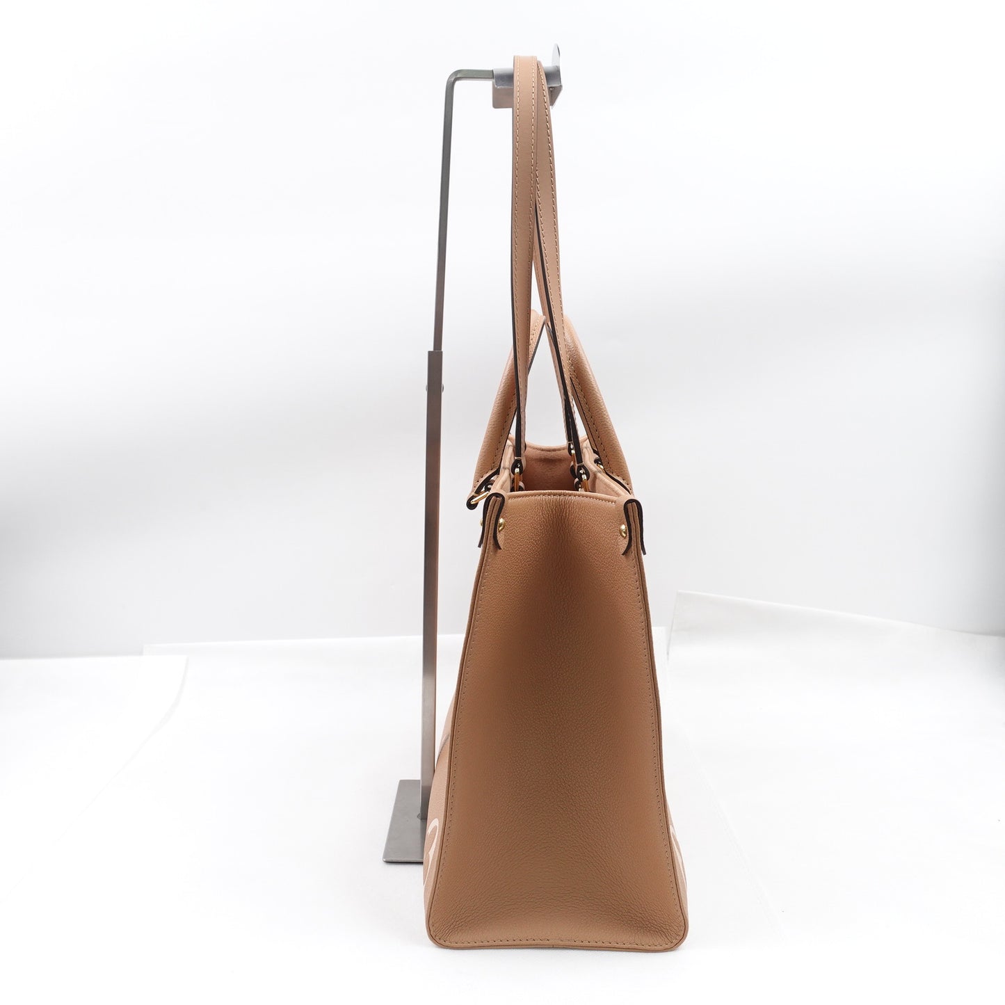 Pre-Owned Louis Vuitton On The Go MM Milktea Calfskin Shoulder Bag