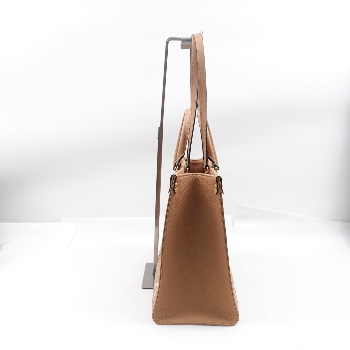 Pre-Owned Louis Vuitton On The Go MM Milktea Calfskin Shoulder Bag