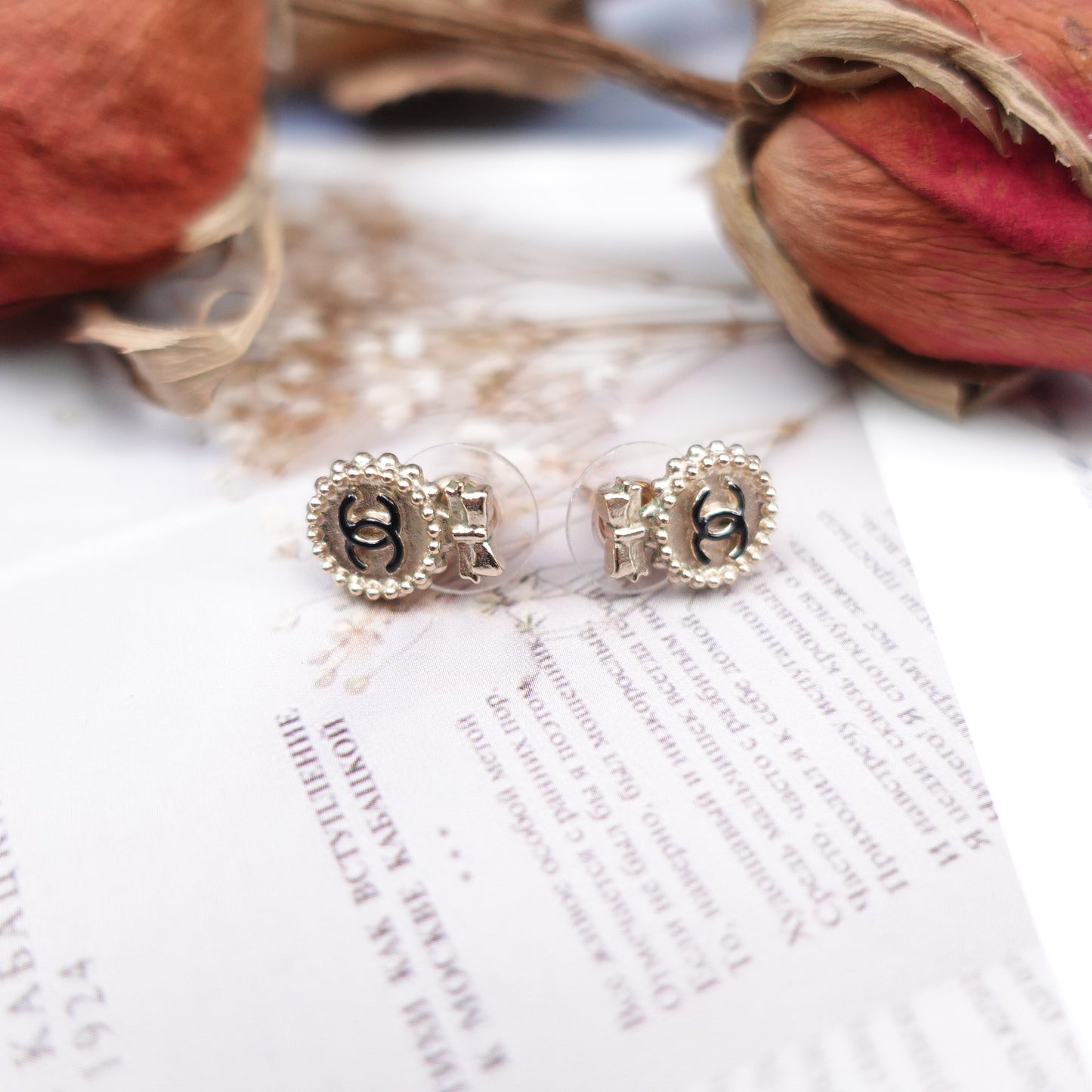 Pre-Owned Chanel Round Button Bow Black&Gold Earrings