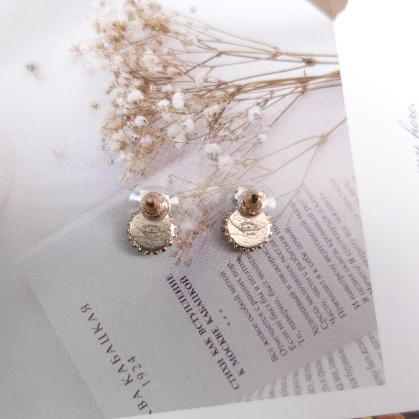 Pre-Owned Chanel Round Button Bow Black&Gold Earrings