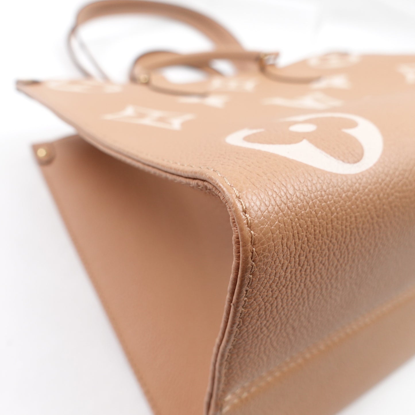 Pre-Owned Louis Vuitton On The Go MM Milktea Calfskin Shoulder Bag