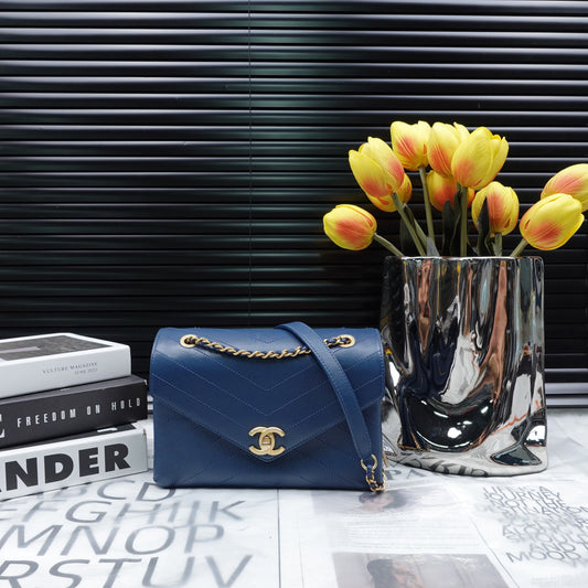 Pre-owned Chanel Blue Calfskin Shoulder Bag